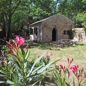 Le Donjon Des Combes Et Son Couette-café